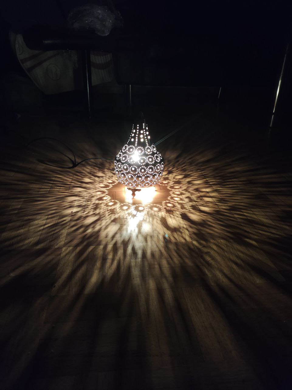 Handgemachte orientalische Metalllampe in Silber - einzigartiges Design